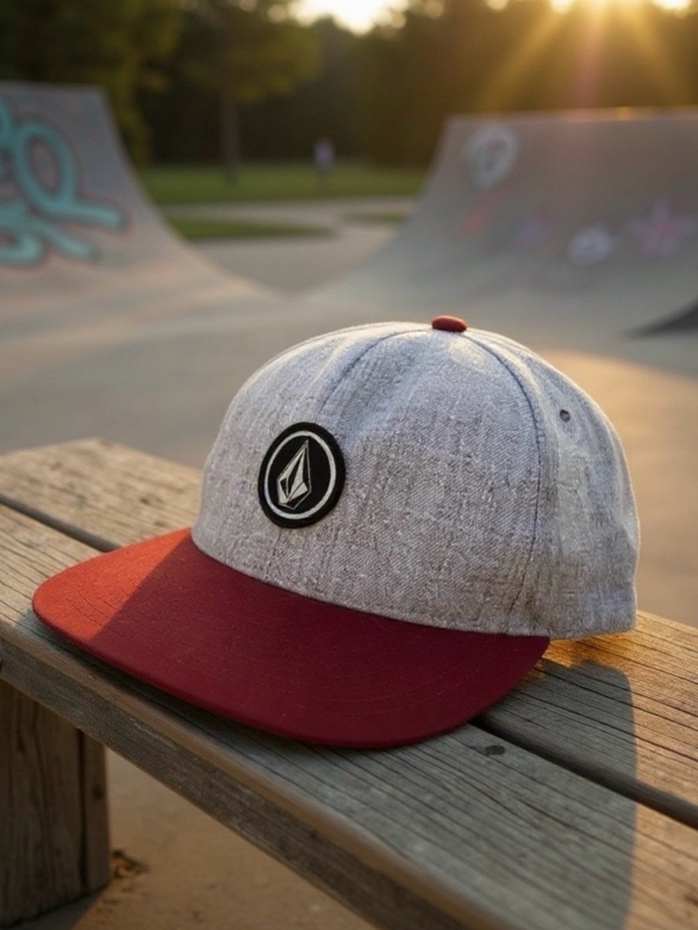VOLCOM QUARTER TWILL SNAP BACK HAT Crimson visor like new